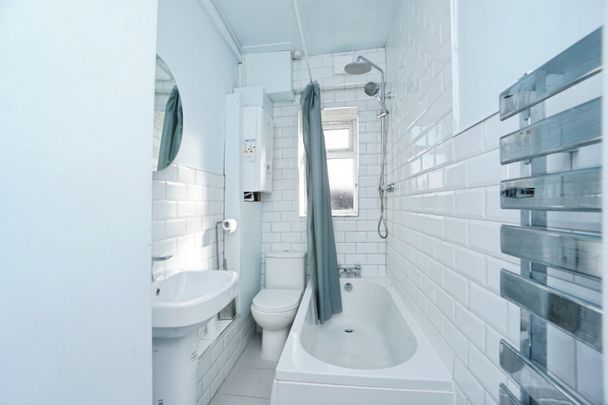 3 bedroom House To Let Total Size: 1066 SQ FT - Photo 1