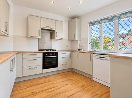 4 bedroom semi-detached house to rent - Photo 5