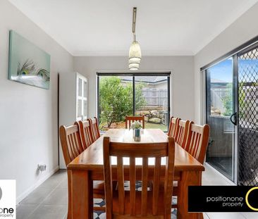 CONTEMPORARY FAMILY HOME IN CONVIENIENT LOCATION! - Photo 3