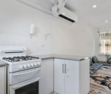 Neat & Low-Maintenance 2-Bedroom Unit in Convenient Kilburn - Photo 6