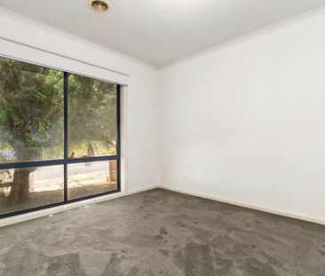 Gorgeous 3 Bedroom Home in Prime Location Carrum Downs - Photo 6