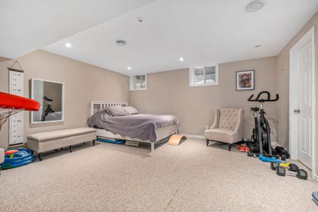 For Lease - 284 Par-La-Ville Circle, Stittsville - Munster - Richmond, Ontario - Photo 3