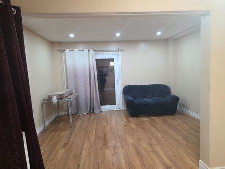 For Lease - 2 Hyde Park Court, Brampton, Ontario - Photo 2