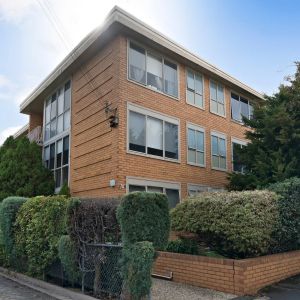 One Bedroom Gem in the Heart of South Yarra - Photo 3