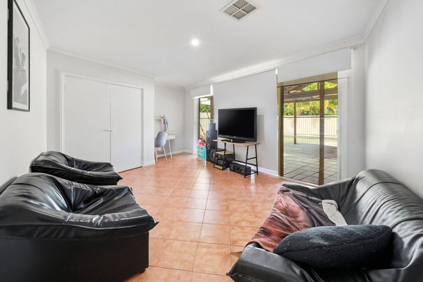 9 BEDROOM ROOMING HOUSE WITH POOL FOR RENT (WHOLE PROPERTY) - Photo 1