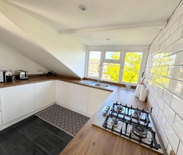 3 bedroom flat to rent - Photo 2