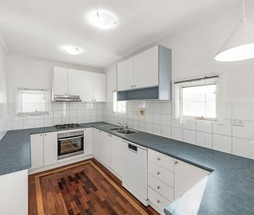 SPACIOUS & LIGHT-FILLED, EXCELLENT LOCATION! - Photo 1