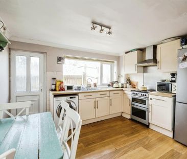 2 bedroom semi-detached house to rent - Photo 6