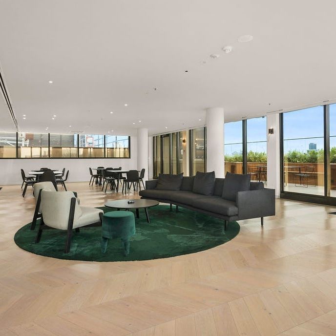 Furnished 1 Bedroom Apartment in Royal Elizabeth - Photo 1