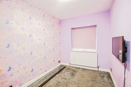 Pye Nest Drive, Halifax - Photo 3