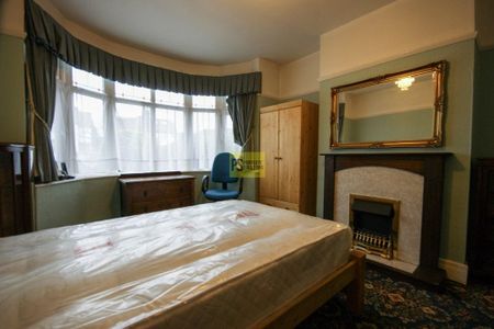 4 bedroom terraced house to rent - Photo 2
