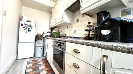 2 Bed Flat, Maidstone Road, N11 - Photo 3