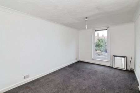 London Road South, LOWESTOFT - Photo 4