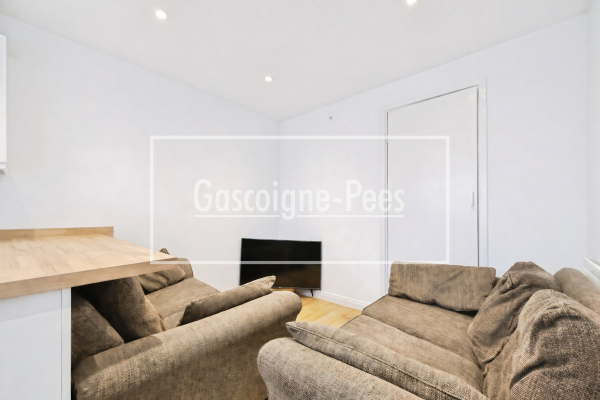 Falcon Road, Guildford - Photo 1