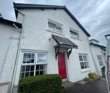 Partly Furnished 2 Bedroom Townhouse - Photo 4