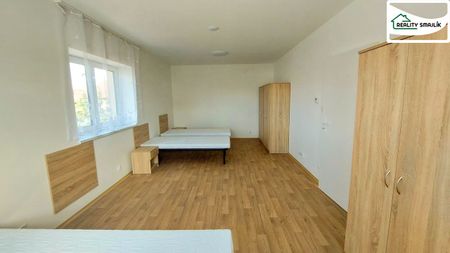 Pronájem bytu 1+1 50 m² - Fotografie 3