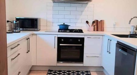 Ready to move in, stylish 2 bed townhouse - Photo 5