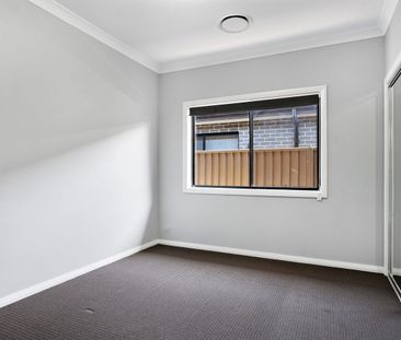 28 Izaac Cct, Jordan Springs, NSW 2747 - Photo 6