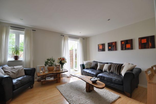2 bedroom end of terrace house to rent - Photo 1