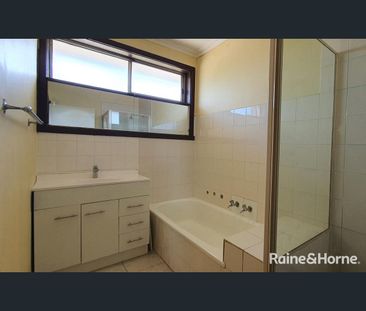 3/28 Stradbroke Drive, St Albans, Vic 3021 - Photo 4