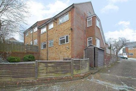 Carver Hill Road, High Wycombe, HP11 - Photo 2