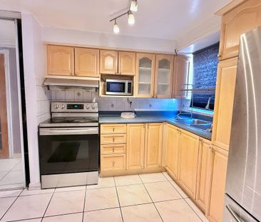 For Lease - 7 Parsell Square, Toronto, Ontario - Photo 3