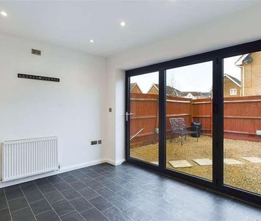 Fox Court, Aldershot, Hampshire, GU12 - Photo 2