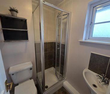 4 bedroom semi-detached house to rent - Photo 6
