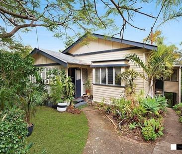 Tranquil Living in the Heart of West End – Walk to Everything! - Photo 2