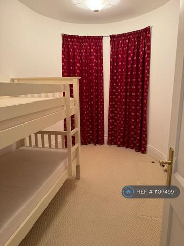 4 bedroom flat to rent - Photo 4