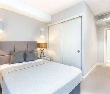 A bright and spacious two double bedroom apartment in a beautiful building close to central Mayfair. - Photo 1