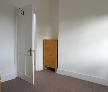 2 Bed Flat, Chiswick High Road, W4 - Photo 5
