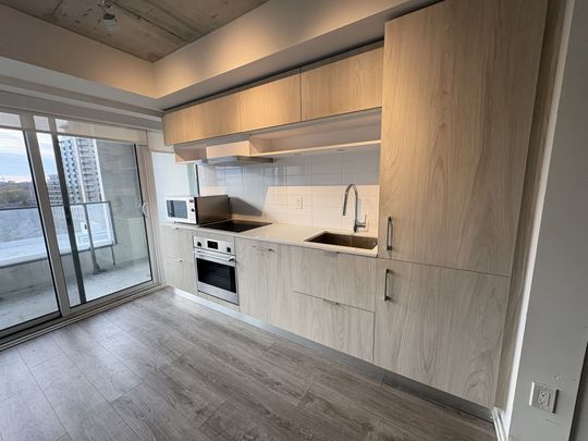 For Lease - 8 Hillsdale Avenue Unit# 826, Toronto, Ontario - Photo 1