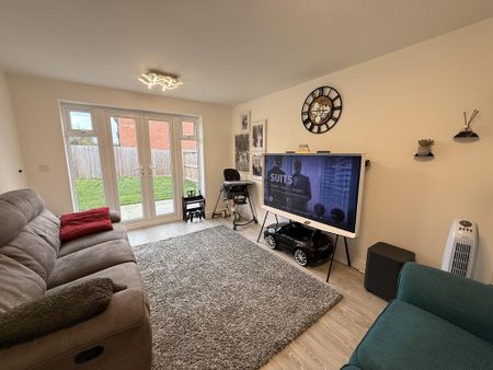 3 bedroom detached house to rent - Photo 2