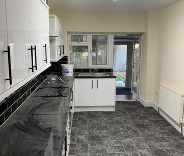 1 bedroom in a house share to rent - Photo 3