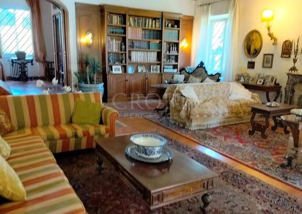 Ardeatina-Divino Amore: Quiet, charming rustic villa, big and well-curated garden, 3 beds, 1 study, 3 baths, living room, kitchen, with terraces , AC and parking space. Ref 2322