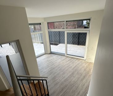 Moderne 3,5 Zimmerwohnung. Terrasse und Wintergarten (EG). - Foto 1