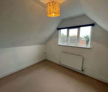 4 bedroom detached house to rent - Photo 2