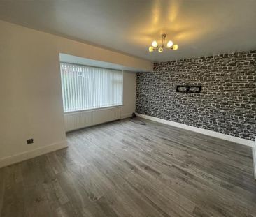 3 bedroom end of terrace house to rent - Photo 1