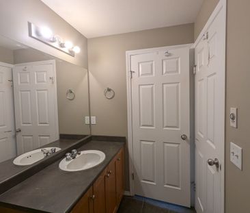 Furnished 1 bed/1 bath Condo in Lovely Pinnacle Pointe - Photo 6