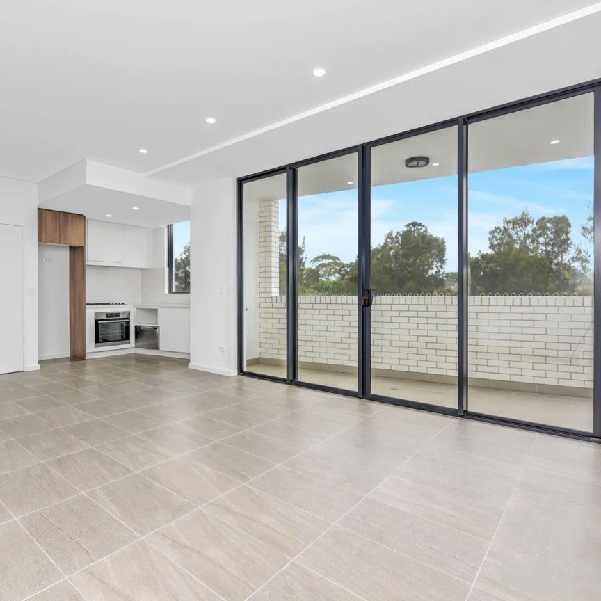 Bright and modern apartment in prime Homebush location - Photo 1