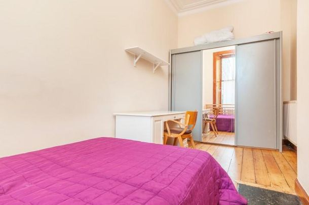 3 bedroom flat to rent - Photo 1