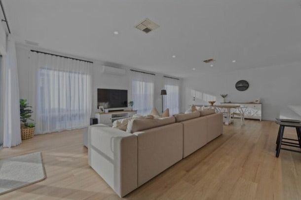 Secret Harbour - Photo 1