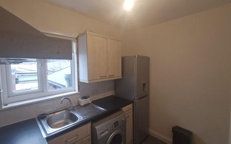 2 bedroom maisonette to rent - Photo 4