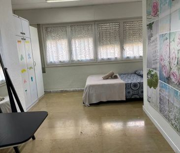 Carrer de Mallorca, Barcelona, Catalonia - Photo 2