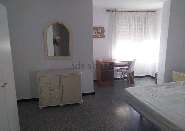 6 room luxury Apartment for rent in Valencia