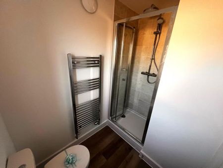 3 bedroom semi-detached house to rent - Photo 5