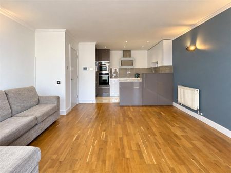 3 bedroom apartment to rent - Photo 5