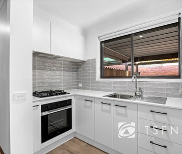 Charming 2 Bedroom Home Minutes from Town - Photo 4