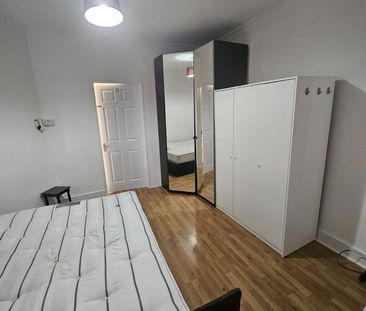 4 Bed Terraced House, Merivale Road, HA1 - Photo 4